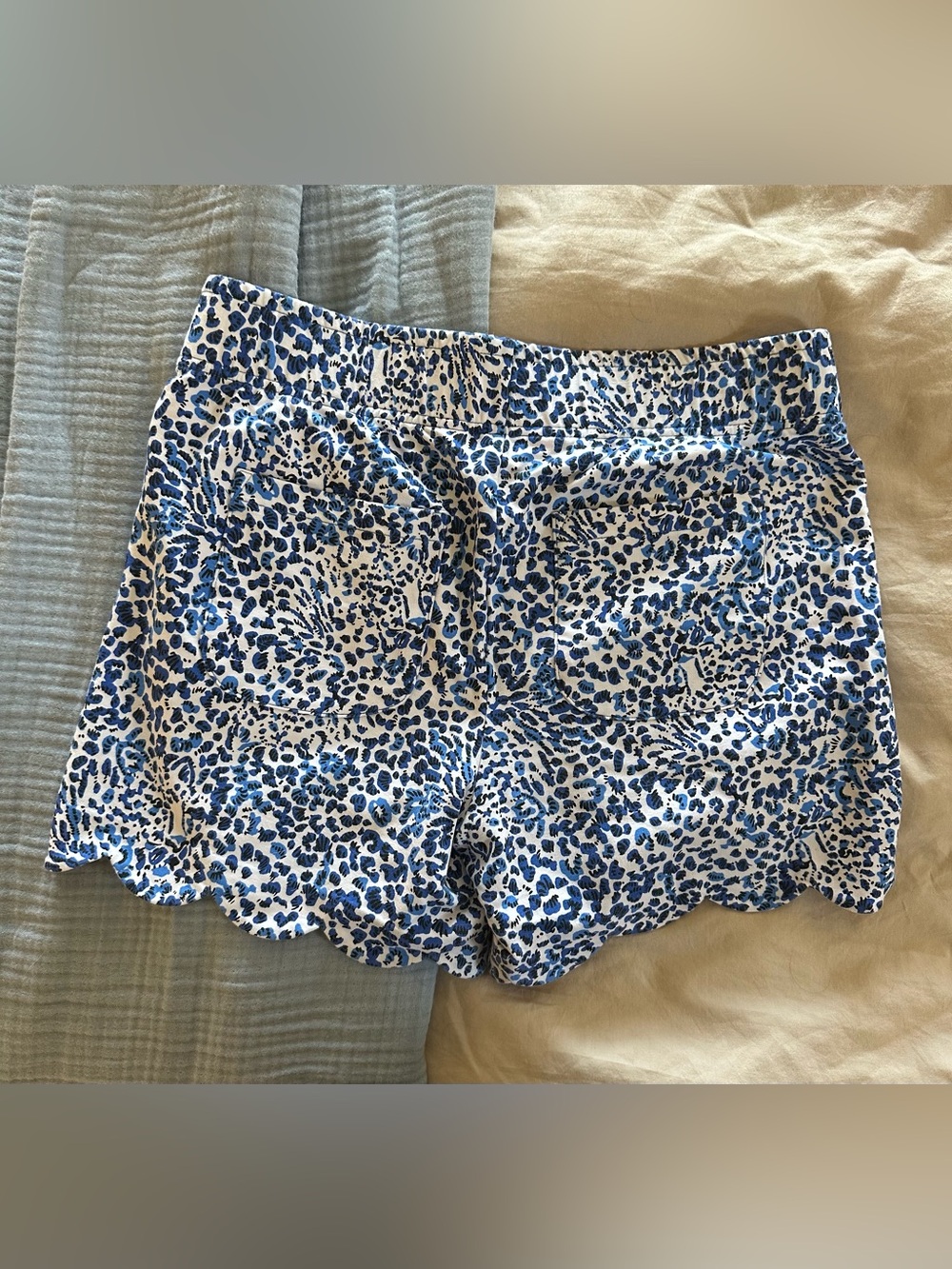 Lily Pulitzer Blue Leopard Print Scallop Hem Women's Shorts